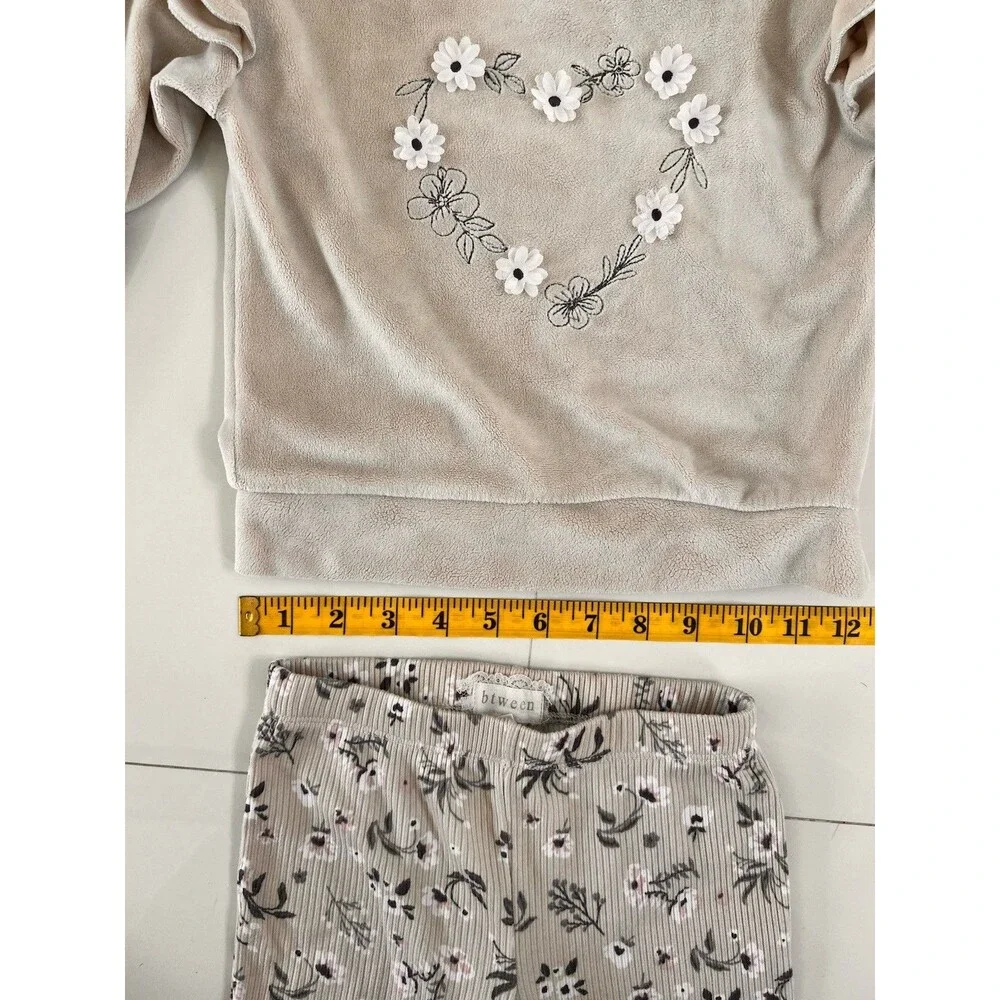 bTween Girls 2-Piece Outfit Set Velour Top & Flare Pants Size 5  • Brand: bTween - Picture 8 of 13